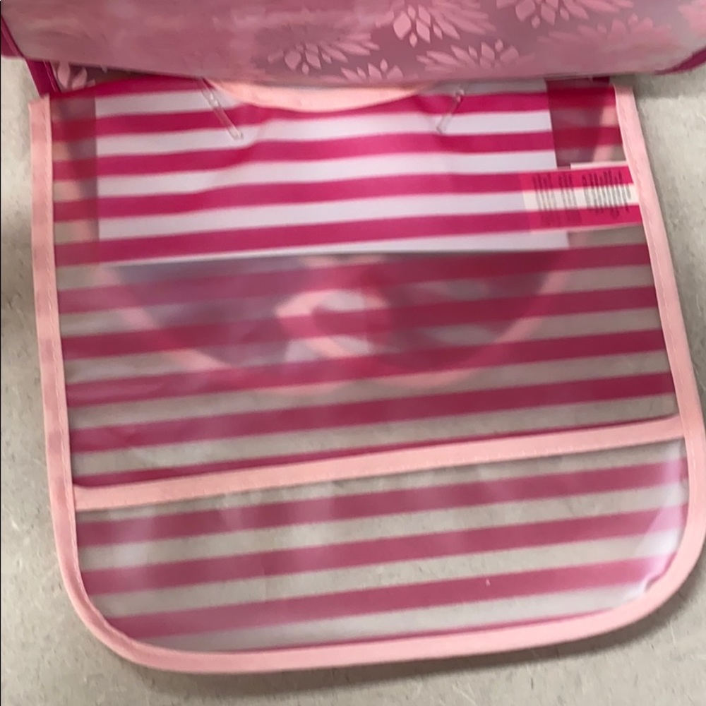 Easy Clean Bibs - Picture 5 of 6